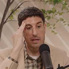 Jason Biggs Describes Retrieving Cocaine From Stranger's Trash Can on Street