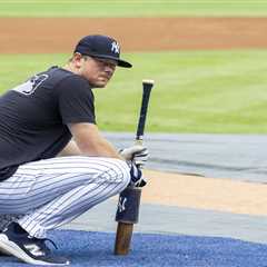 DJ LeMahieu in a battle with time that could be nearing Yankees breaking point