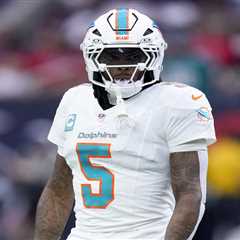 Mike McDaniel gives blunt answer as Jalen Ramsey trade drama spirals: ‘Don’t give a s–t’