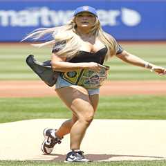 WWE’s Tiffany Stratton uncorks brutal first pitch at Mets game: ‘Giving 50 Cent a run’