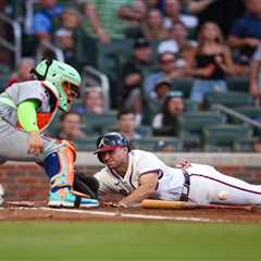 Sputtering Mets ripped by Braves for sixth straight loss, fall into tie for first with Phillies