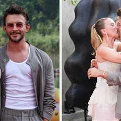 Jonathan Bailey Explained Why He And Scarlett Johansson Keep Kissing On The Jurassic World Red..
