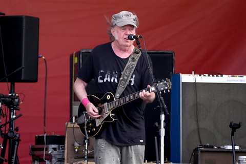 Neil Young Invites Donald Trump to Summer Tour ‘If There Is Not Martial Law by Then’