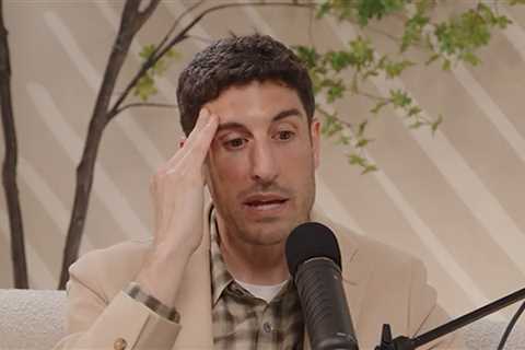 Jason Biggs Describes Retrieving Cocaine From Stranger's Trash Can on Street