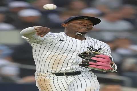 Yankees veteran infielders make two miscues that prove costly