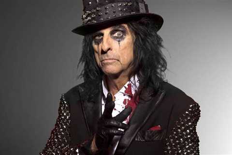 Alice Cooper, Martha Quinn & More Inducted Into Radio Hall of Fame: Full List