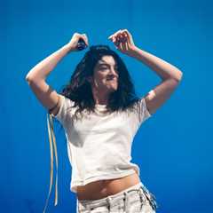 Lorde Scores Fourth ARIA No. 1 Album With ‘Virgin’