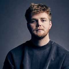 Alex Warren’s ‘Ordinary’ Leads Hot 100 for Seventh Week, Justin Bieber & Ravyn Lenae New in Top 10