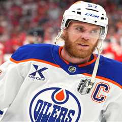 Oilers superstars Connor McDavid, Leon Draisaitl join beer league game in viral moment