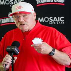 Andy Reid hypes ‘svelte’ Travis Kelce after transformative offseason: ‘He looks 20’