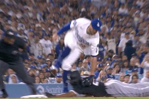 Max Muncy exits after left knee ‘goes the opposite way’ in Dodgers injury scare