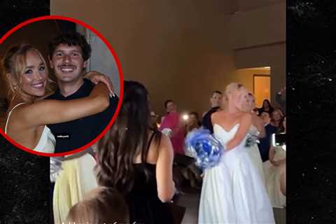 Cowboys Cheerleader Does 'Thunderstruck' Dance After Marrying NFL Kicker Cade York
