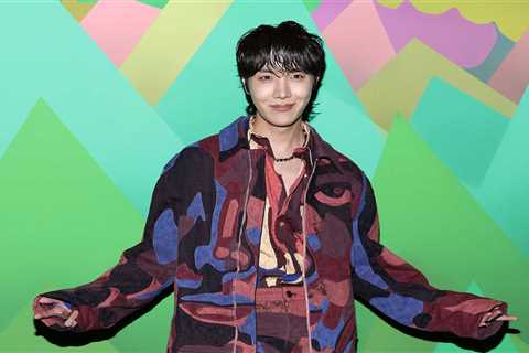 j-hope of BTS Makes Surprise Appearance at Night 2 of BLACKPINK’s DEADLINE World Tour