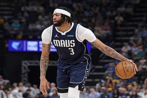 Mavericks star Anthony Davis gets surgery for detached retina