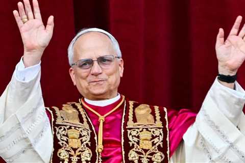 People Are Losing It Over This Photo Of Pope Leo When He Was In His 20s