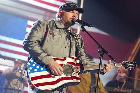 Toby Keith’s ‘35 Biggest Hits’ Skyrockets on Charts After Independence Day