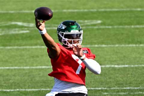 Justin Fields gave the Jets a harrowing glimpse of a familiar quarterback pain