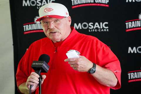 Andy Reid hypes ‘svelte’ Travis Kelce after transformative offseason: ‘He looks 20’