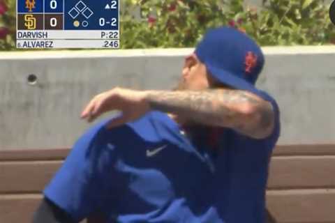 Jose Butto emotional as he learns Mets are trading him while sitting in bullpen