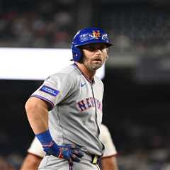Jeff McNeil out of Mets lineup while dealing with shoulder discomfort ‘big time’