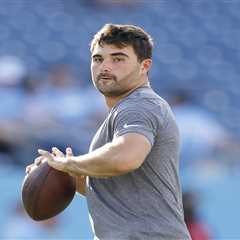 Vikings trade Sam Howell to Eagles, sign Carson Wentz in QB shakeup