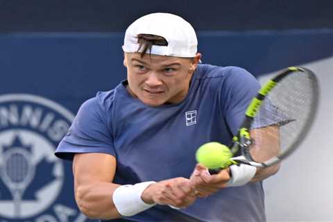 Tennis star Holger Rune tried to pick up married Veronika Kudermetova — and it did not go well
