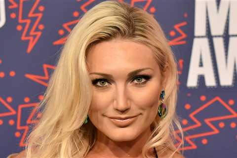 Brooke Hogan Getting Back Into Music Industry After Dad Hulk's Death