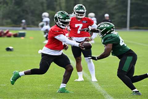 Jets’ sloppy offensive problems show up again