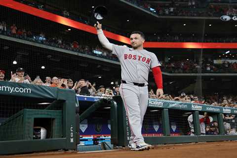 Astros fans turn on Alex Bregman in Houston return with Red Sox