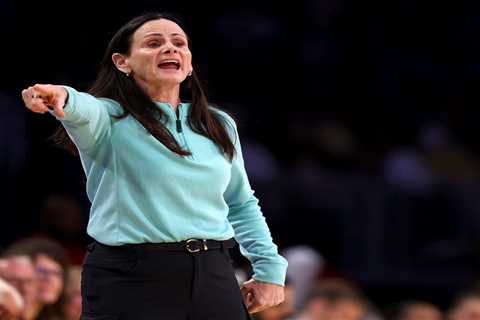 Sandy Brondello becomes Liberty’s all-time winningest coach with victory over Sparks