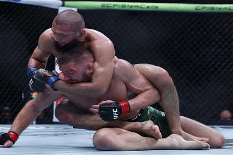 UFC 319: Khamzat Chimaev wins middleweight belt by unanimous decision over Dricus Du Plessis