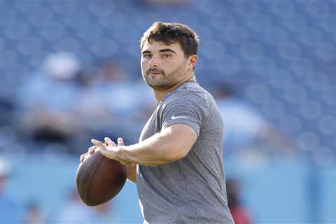 Vikings trade Sam Howell to Eagles, sign Carson Wentz in QB shakeup