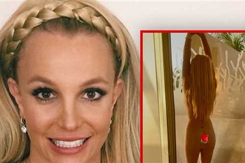 Britney Spears Poses Nude During Vacation