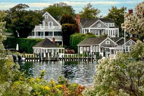 Go House Hunting To Reveal Which Two Taylor Swift Albums Match Your Soul