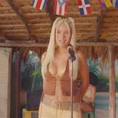 Karol G’s ‘Si Antes Te Hubiera Conocido’ Video Blasts Past 1 Billion Views on YouTube