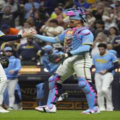 Brewers first team to clinch playoff berth thanks to reeling Mets’ eighth straight loss