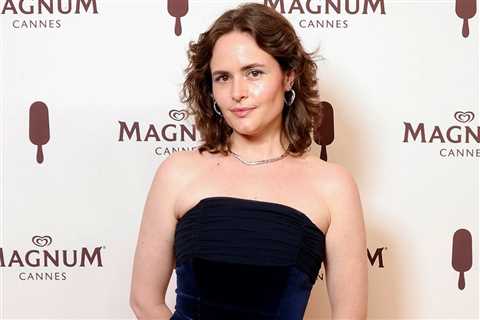 TikToker Behind Viral Charli xcx ‘Apple’ Dance Settles Lawsuit Against Roblox