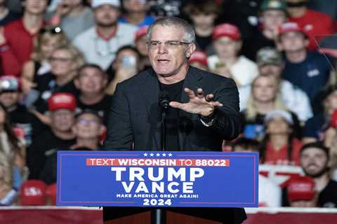 NFL legend Brett Favre talks decision to support Trump, cites trans athletes in girls sports