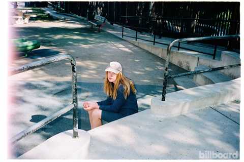 Chartbreaker: How Audrey Hobert Went From Writing Hits for Gracie Abrams to Creating Her Own ‘Brash ..