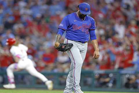 Mets hammered by Phillies as NL East hopes continue to dwindle with fourth straight loss