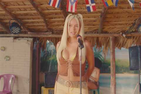 Karol G’s ‘Si Antes Te Hubiera Conocido’ Video Blasts Past 1 Billion Views on YouTube