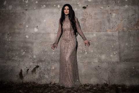 Laura Pausini Sang ‘Mi Historia Entre Tus Dedos’ at Karaoke Parties For Years,  Now, She’s Reviving ..