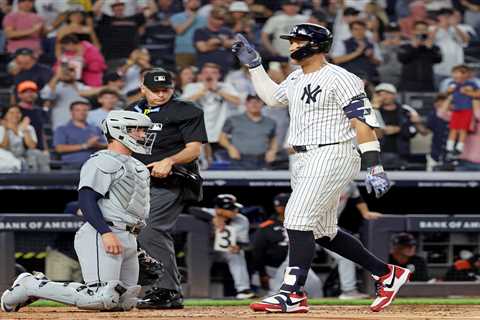 Aaron Judge makes more homer history to lead Yankees in lopsided win over Tigers