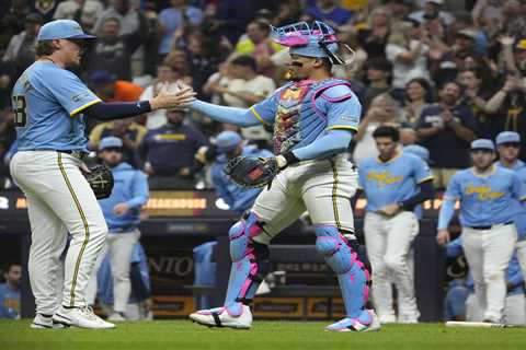 Brewers first team to clinch playoff berth thanks to reeling Mets’ eighth straight loss