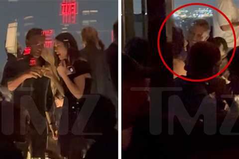 Mauricio Umansky Chats Up Woman at New York City Bar