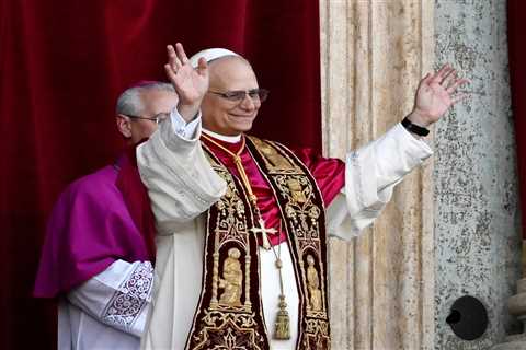 Jelly Roll Shows Off Weight Loss & Meets Pope Leo XIV in Rome: ‘From Rock Bottom to Holy Ground’