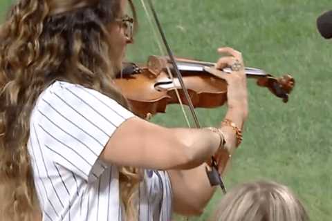 Francisco Lindor’s wife performs national anthem on violin — before Mets All-Star homers