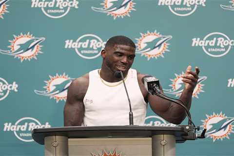 Tyreek Hill’s legal troubles awkwardly brought up during tense final minutes of Dolphins game