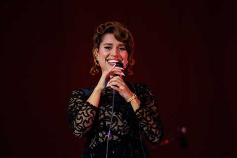 RAYE to Headline NFL Halftime Show for First 2025 Game in London: ‘I’m Very Grateful’