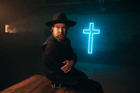 Zach Williams Talks Feeding Off the ‘New Energy’ of Latest Album ‘Jesus Loves’